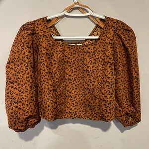 Levi’s cheetah puff sleeves crop top